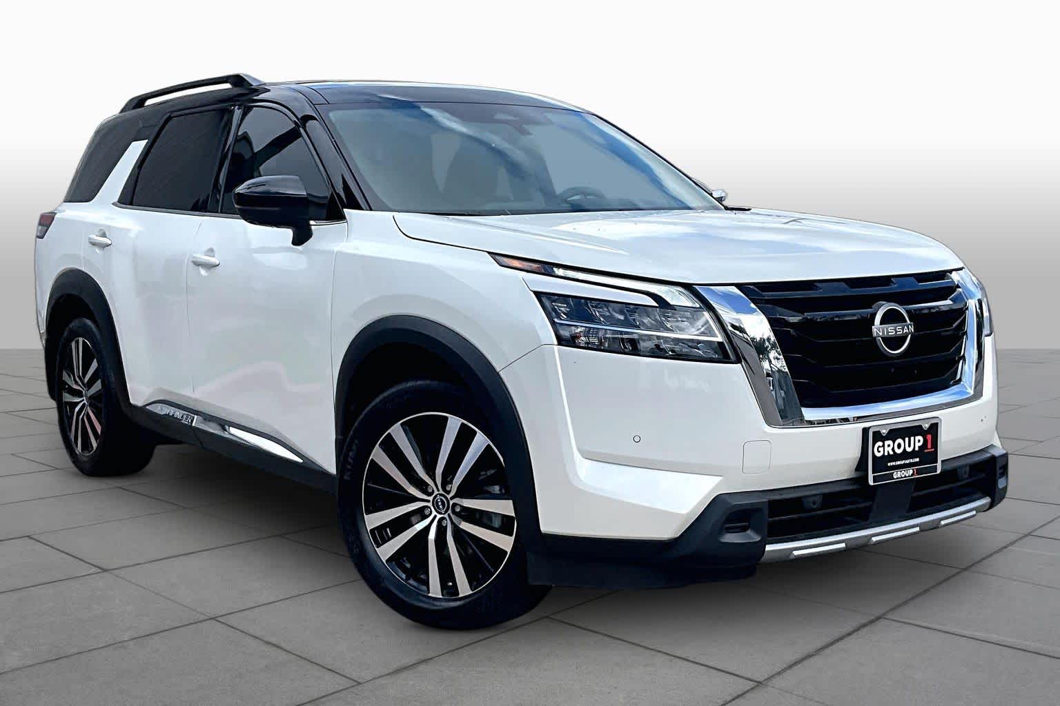 2024 Nissan Pathfinder Platinum Pearl White Tricoat/Super Black at Honda of Clear Lake