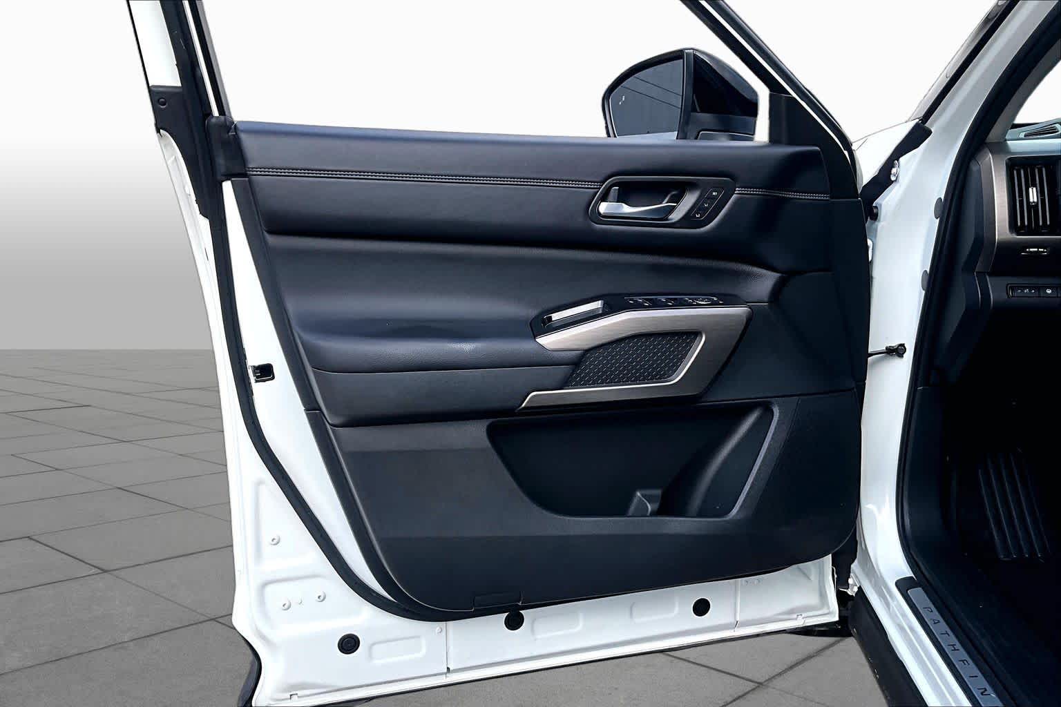 2024 Nissan Pathfinder Platinum Pearl White Tricoat/Super Black at Honda of Clear Lake