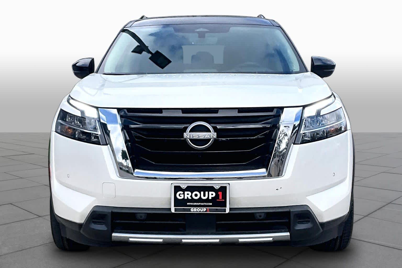2024 Nissan Pathfinder Platinum Pearl White Tricoat/Super Black at Honda of Clear Lake
