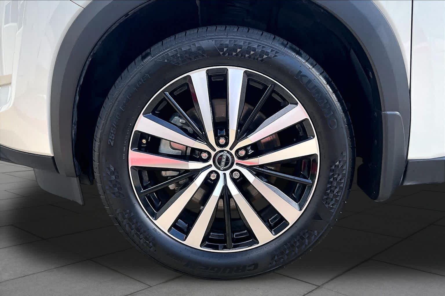 2024 Nissan Pathfinder Platinum Pearl White Tricoat/Super Black at Honda of Clear Lake