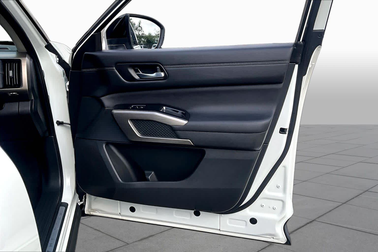 2024 Nissan Pathfinder Platinum Pearl White Tricoat/Super Black at Honda of Clear Lake