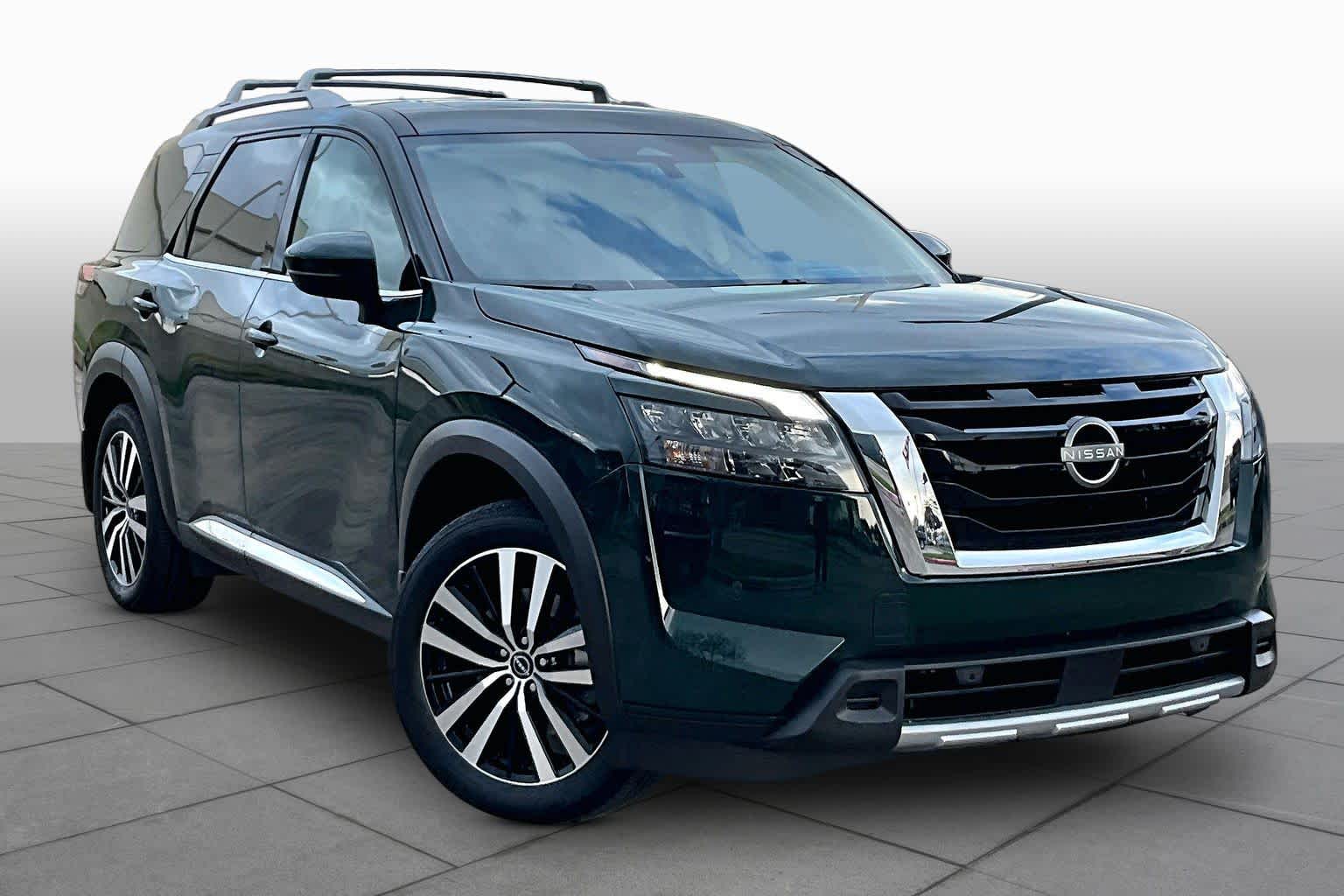 2025 Nissan Pathfinder Platinum Obsidian Green Pearl at Sterling McCall Nissan