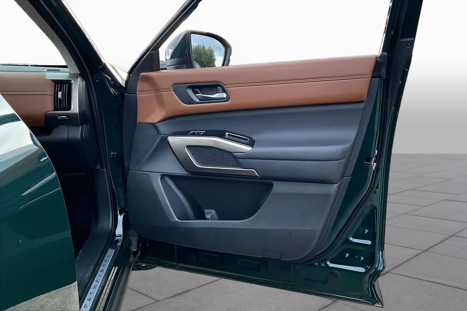 2025 Nissan Pathfinder Platinum Obsidian Green Pearl at Sterling McCall Nissan