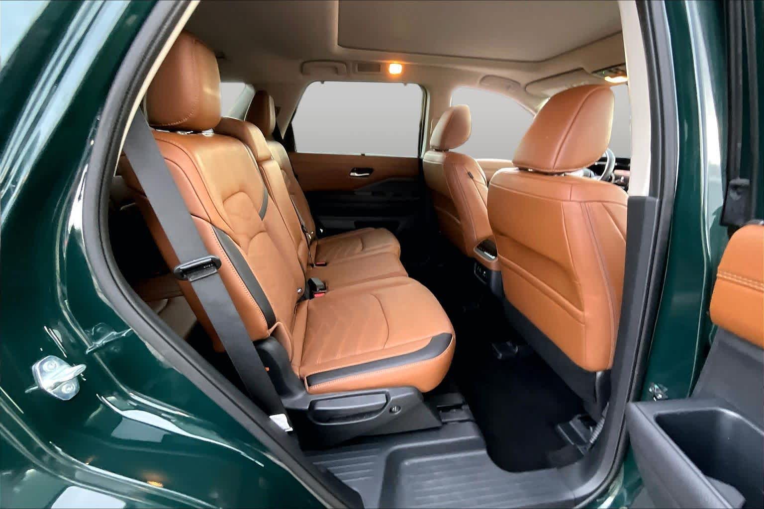 2025 Nissan Pathfinder Platinum Obsidian Green Pearl at Sterling McCall Nissan