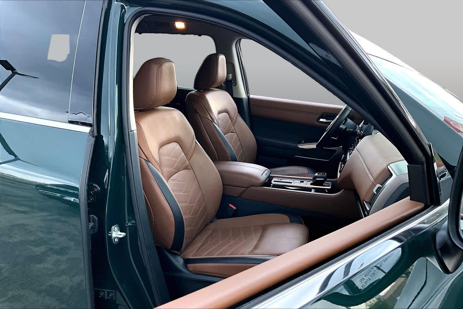2025 Nissan Pathfinder Platinum Obsidian Green Pearl at Sterling McCall Nissan
