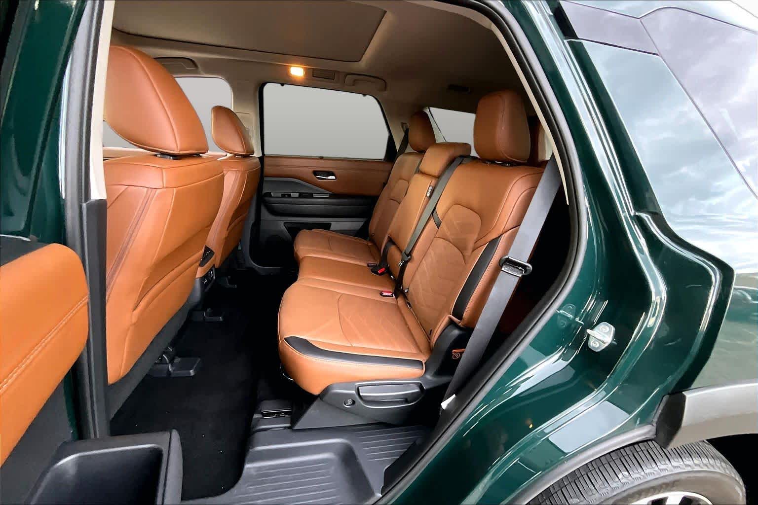 2025 Nissan Pathfinder Platinum Obsidian Green Pearl at Sterling McCall Nissan