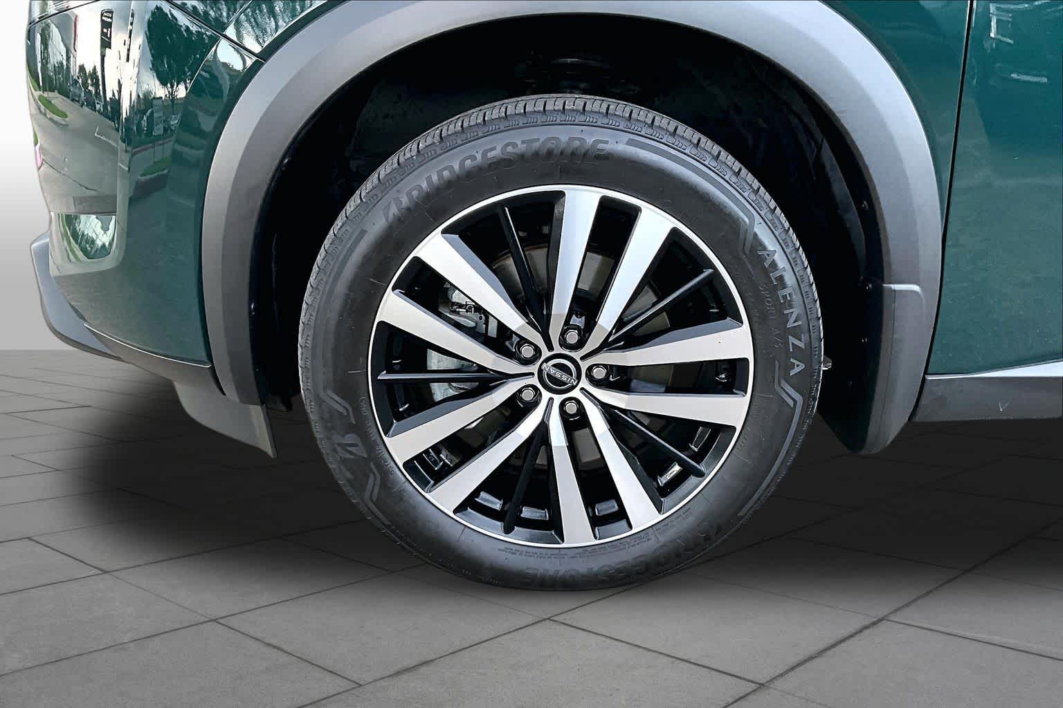 2025 Nissan Pathfinder Platinum Obsidian Green Pearl at Sterling McCall Nissan