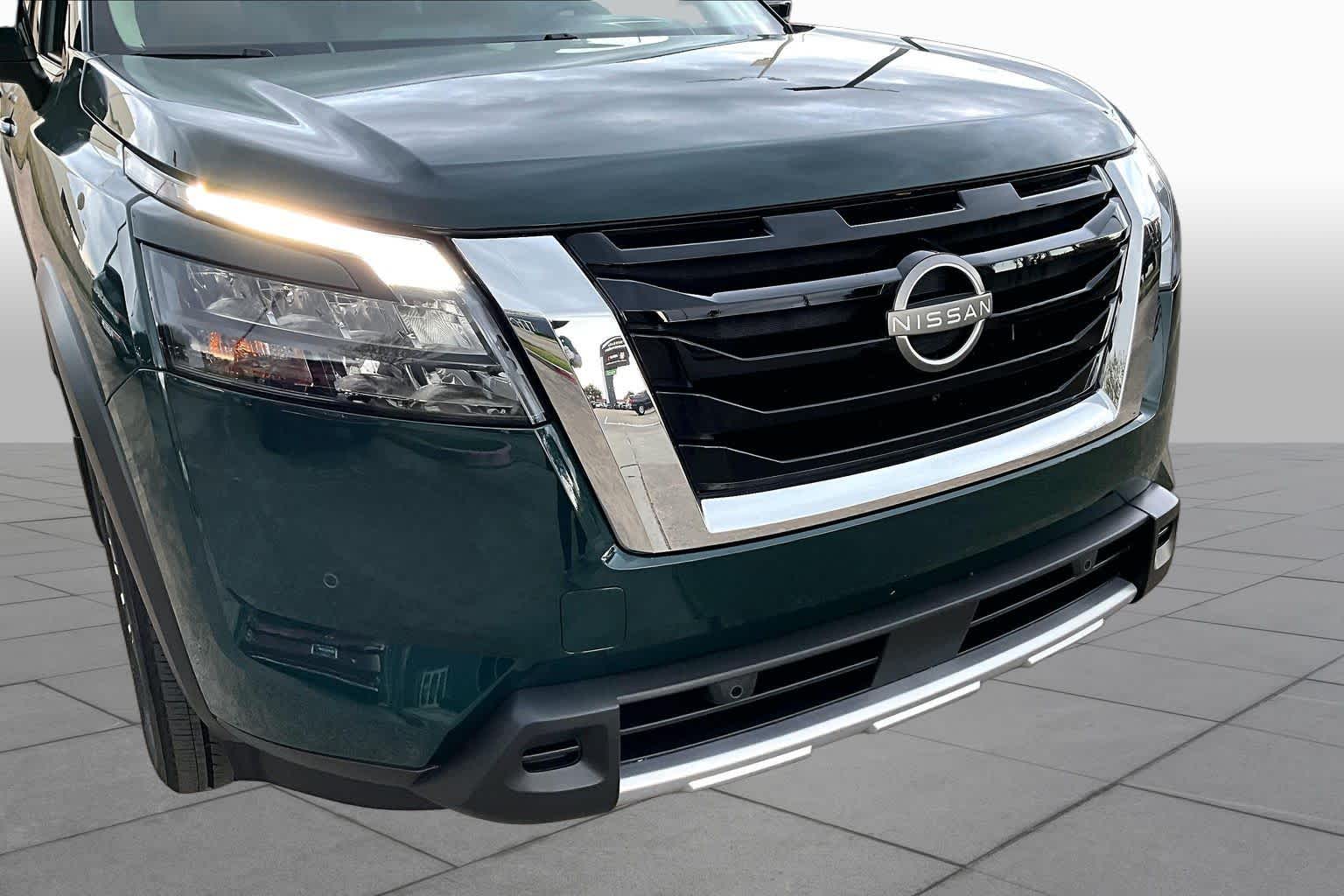 2025 Nissan Pathfinder Platinum Obsidian Green Pearl at Sterling McCall Nissan