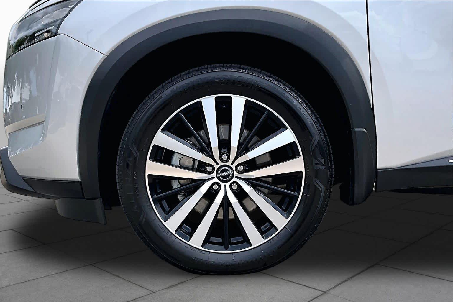 2025 Nissan Pathfinder Platinum Brilliant Silver Metallic at Sterling McCall Nissan