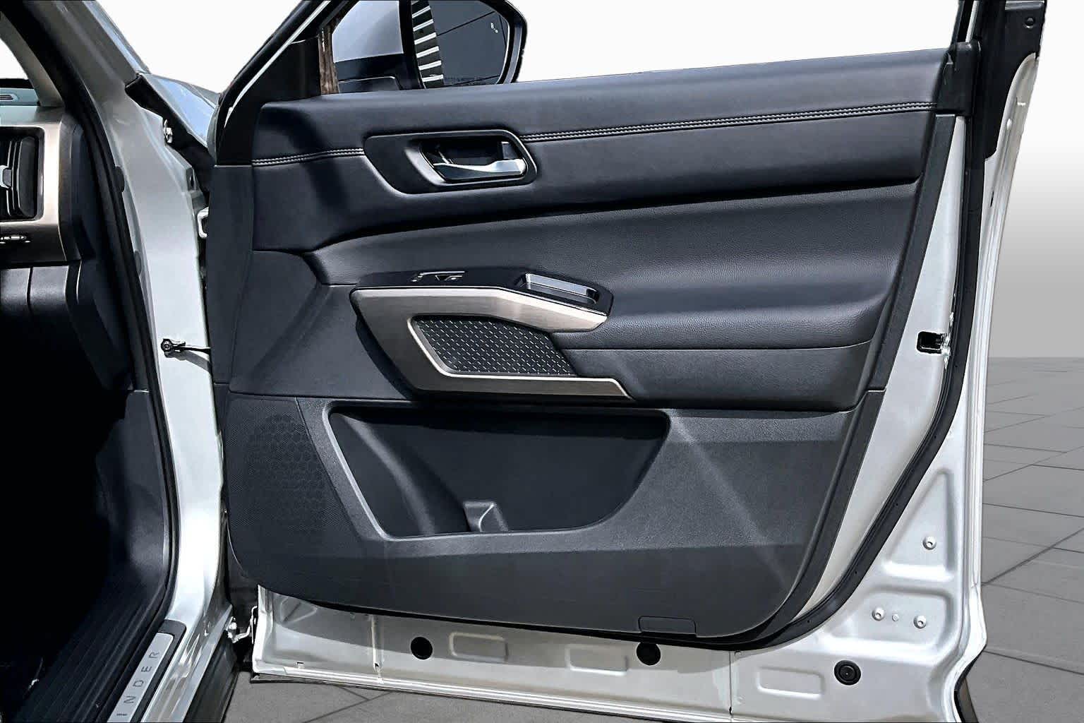 2025 Nissan Pathfinder Platinum Brilliant Silver Metallic at Sterling McCall Nissan