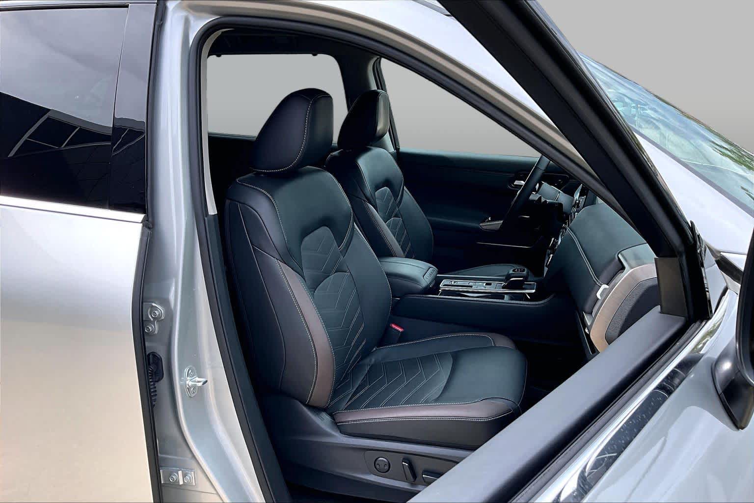 2025 Nissan Pathfinder Platinum Brilliant Silver Metallic at Sterling McCall Nissan