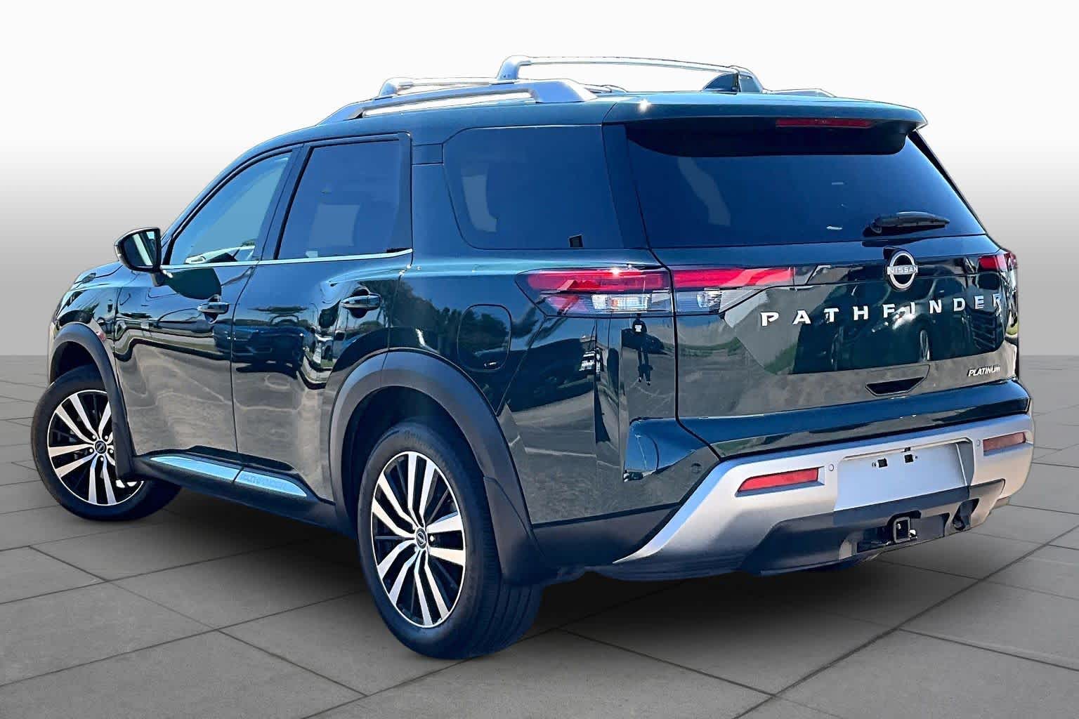 2025 Nissan Pathfinder Platinum Obsidian Green Pearl at Mac Haik Ford
