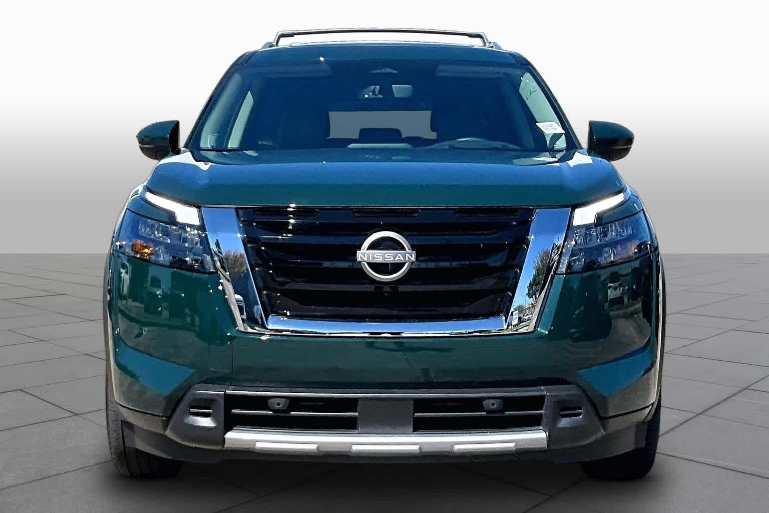 2025 Nissan Pathfinder Platinum Obsidian Green Pearl at Mac Haik Ford