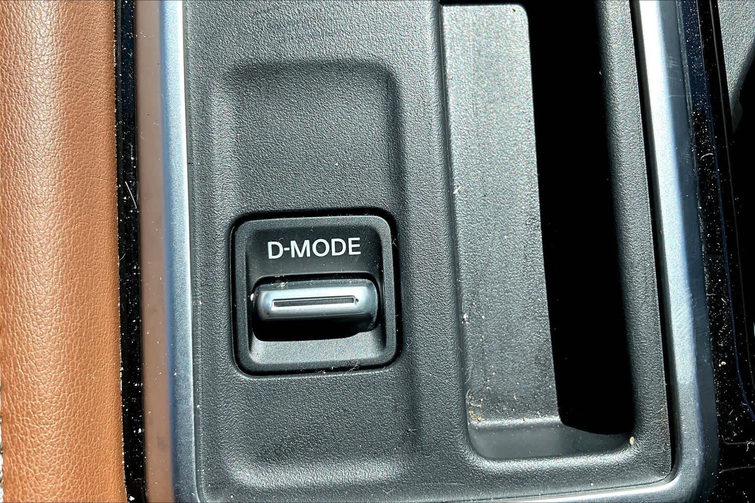 2025 Nissan Pathfinder Platinum Obsidian Green Pearl at Mac Haik Ford