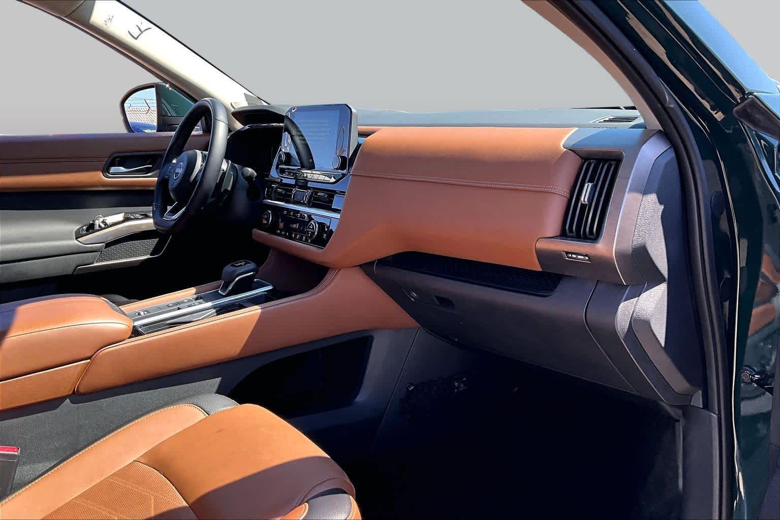 2025 Nissan Pathfinder Platinum Obsidian Green Pearl at Mac Haik Ford