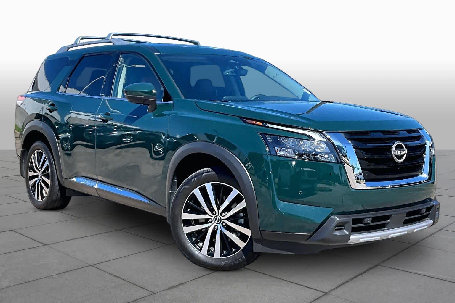 2025 Nissan Pathfinder Platinum Obsidian Green Pearl at Mac Haik Ford