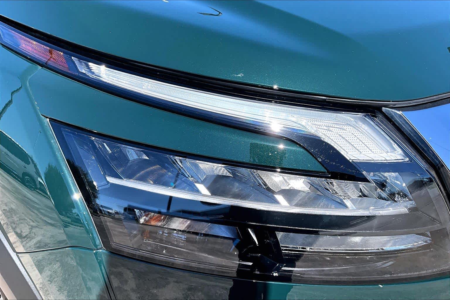 2025 Nissan Pathfinder Platinum Obsidian Green Pearl at Mac Haik Ford