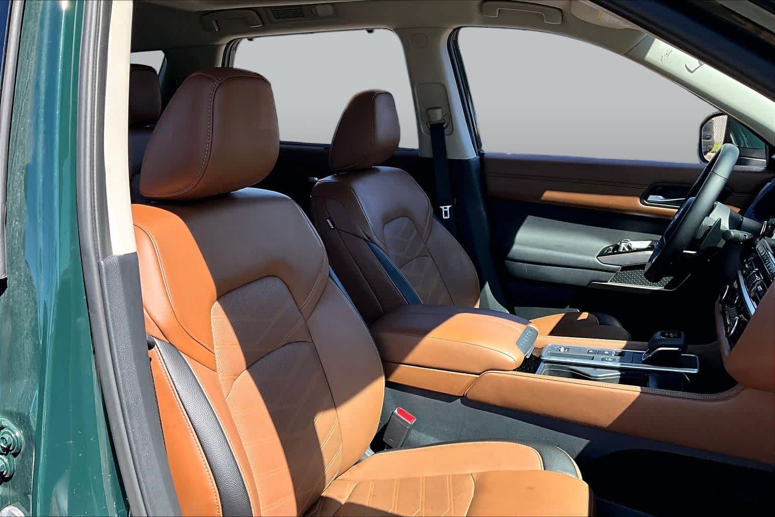 2025 Nissan Pathfinder Platinum Obsidian Green Pearl at Mac Haik Ford