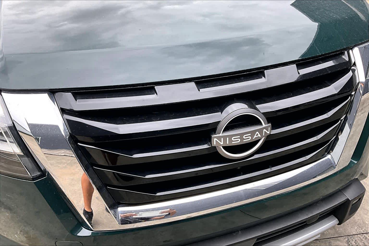 2024 Nissan Pathfinder Platinum Obsidian Green Pearl/Super Black at Sterling McCall Nissan