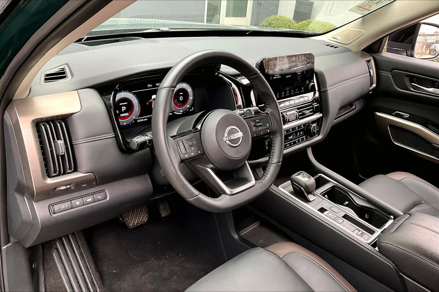 2024 Nissan Pathfinder Platinum Obsidian Green Pearl/Super Black at Sterling McCall Nissan