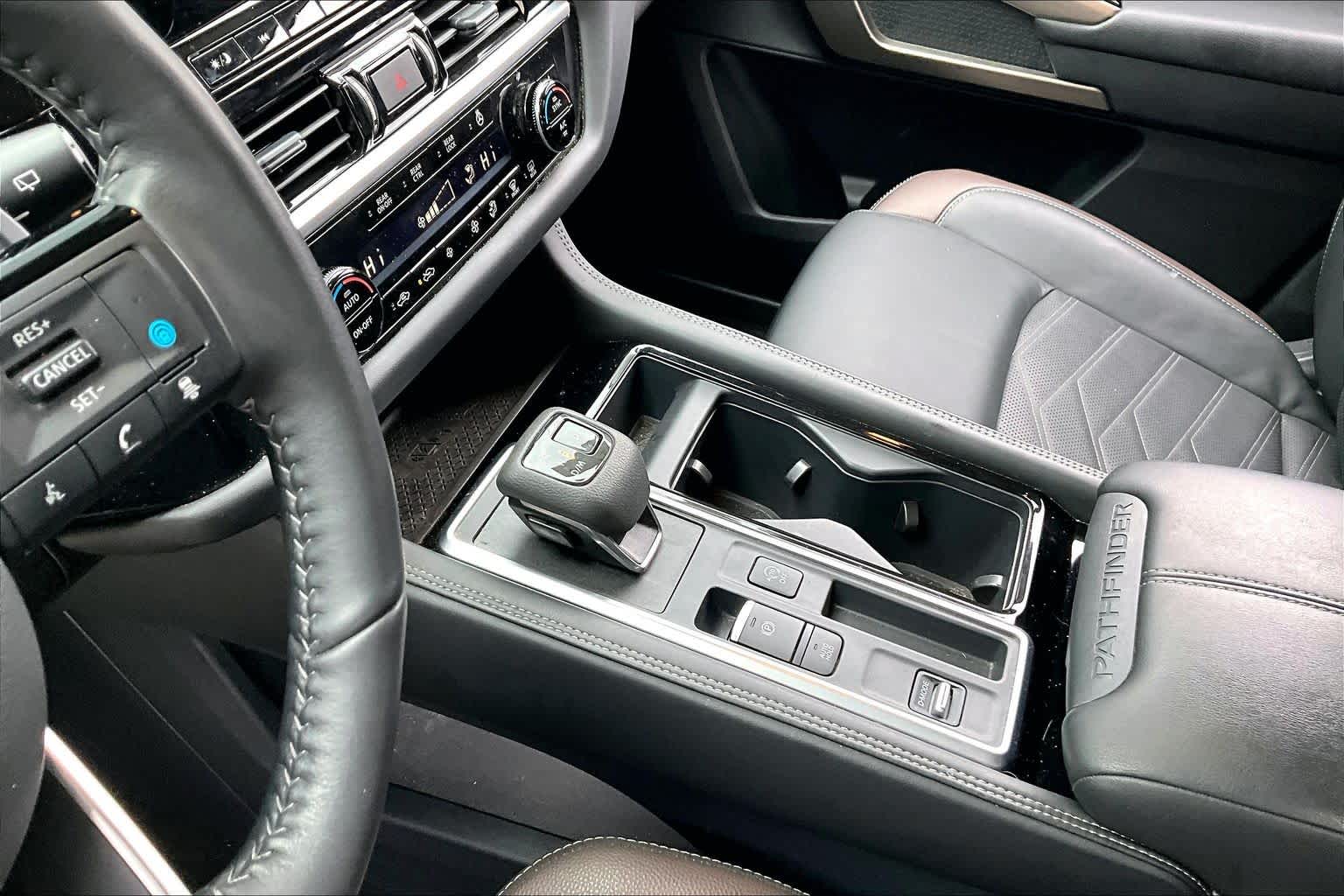 2024 Nissan Pathfinder Platinum Obsidian Green Pearl/Super Black at Sterling McCall Nissan