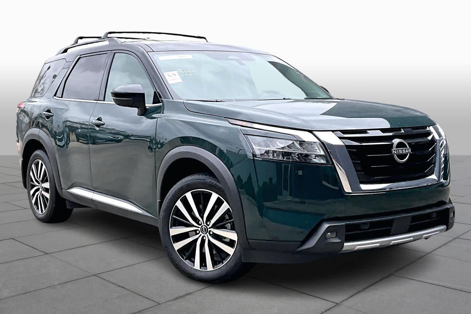 2024 Nissan Pathfinder Platinum Obsidian Green Pearl/Super Black at Sterling McCall Nissan