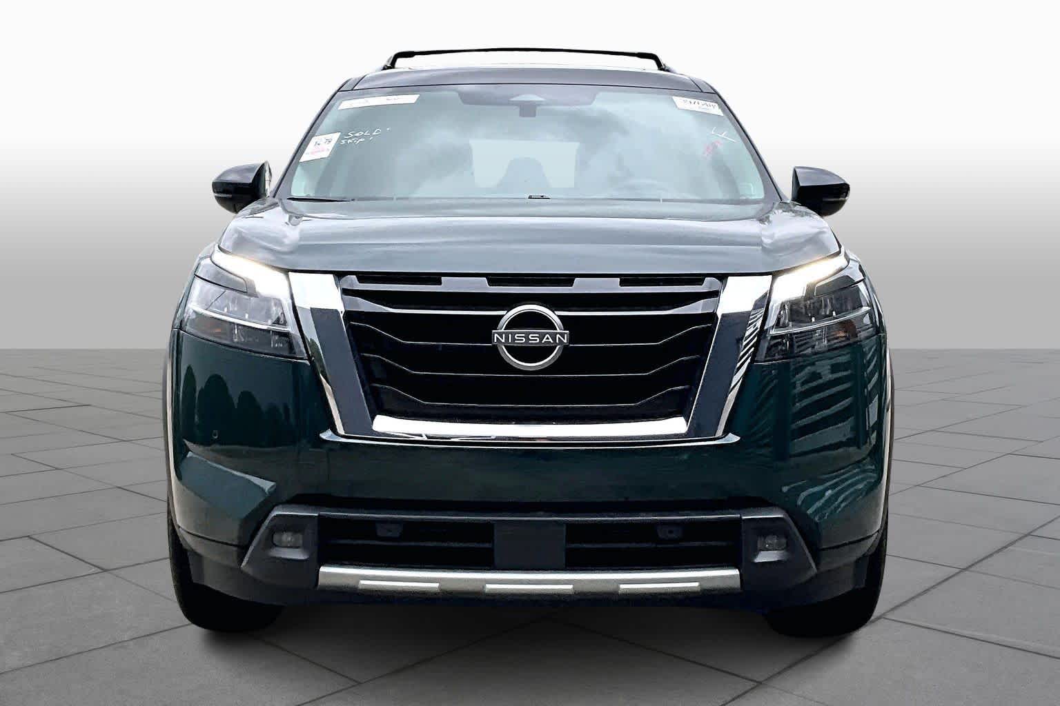 2024 Nissan Pathfinder Platinum Obsidian Green Pearl/Super Black at Sterling McCall Nissan