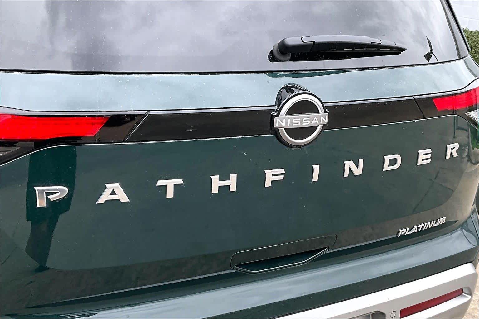 2024 Nissan Pathfinder Platinum Obsidian Green Pearl/Super Black at Sterling McCall Nissan