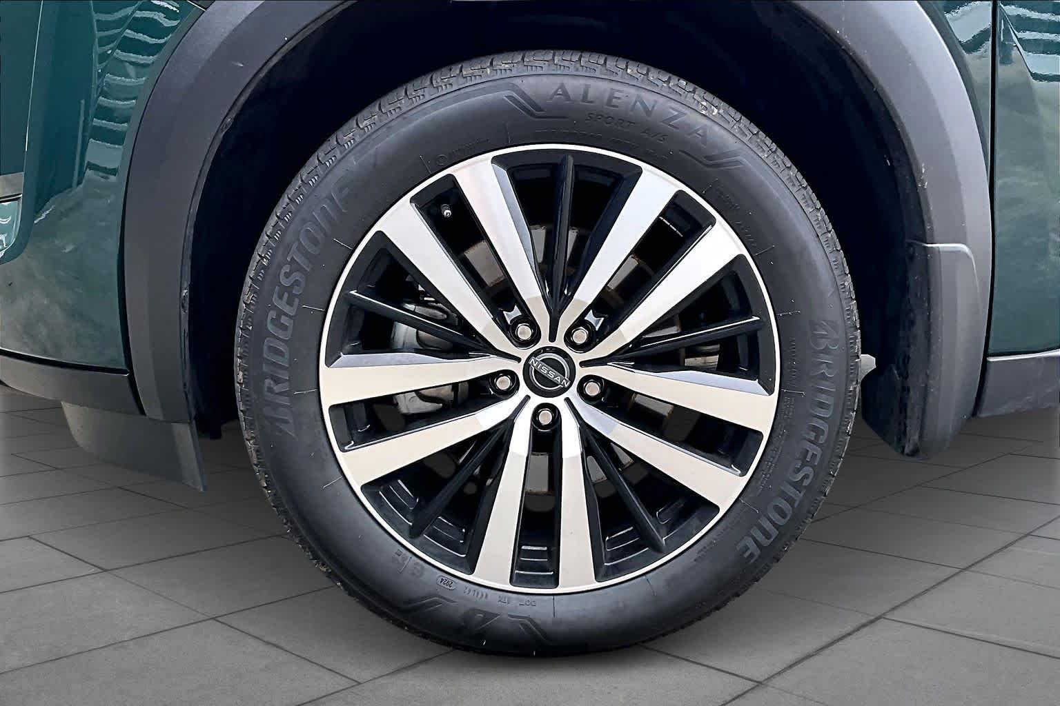 2024 Nissan Pathfinder Platinum Obsidian Green Pearl/Super Black at Sterling McCall Nissan