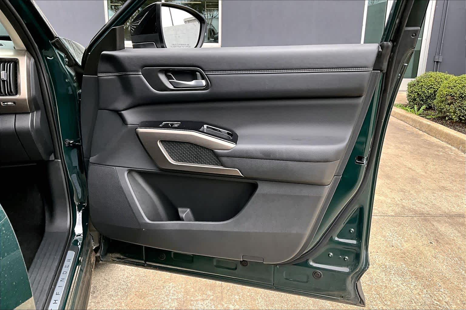 2024 Nissan Pathfinder Platinum Obsidian Green Pearl/Super Black at Sterling McCall Nissan