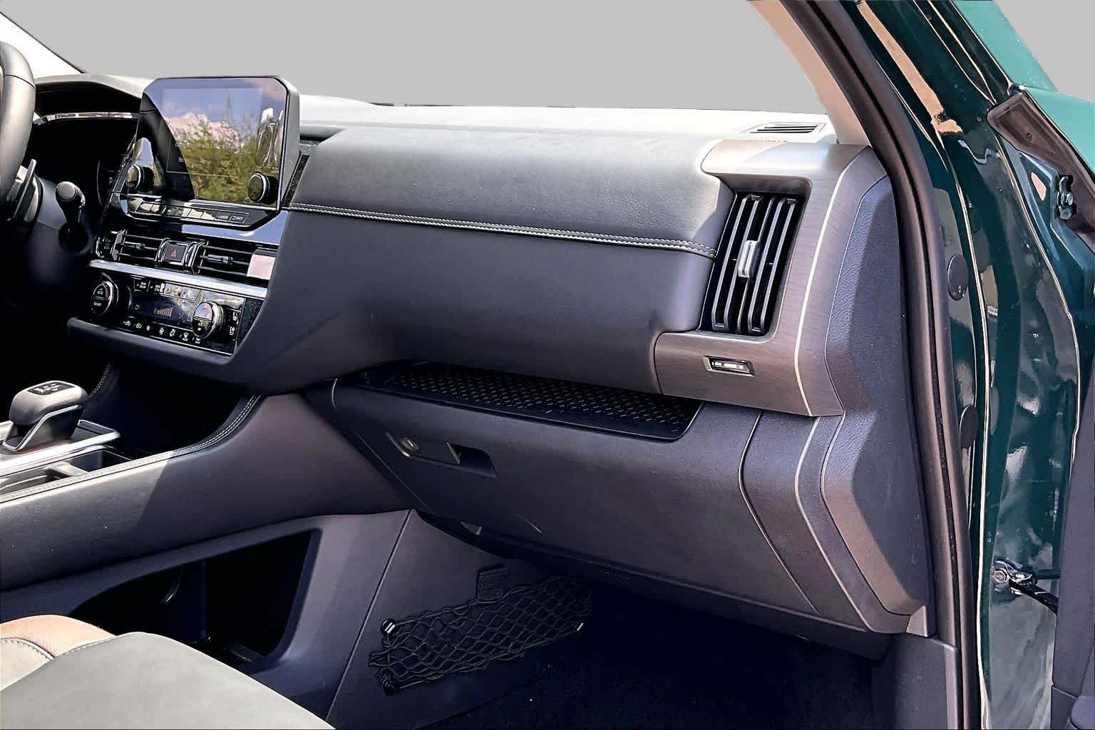 2025 Nissan Pathfinder Platinum Obsidian Green Pearl at Sterling McCall Nissan