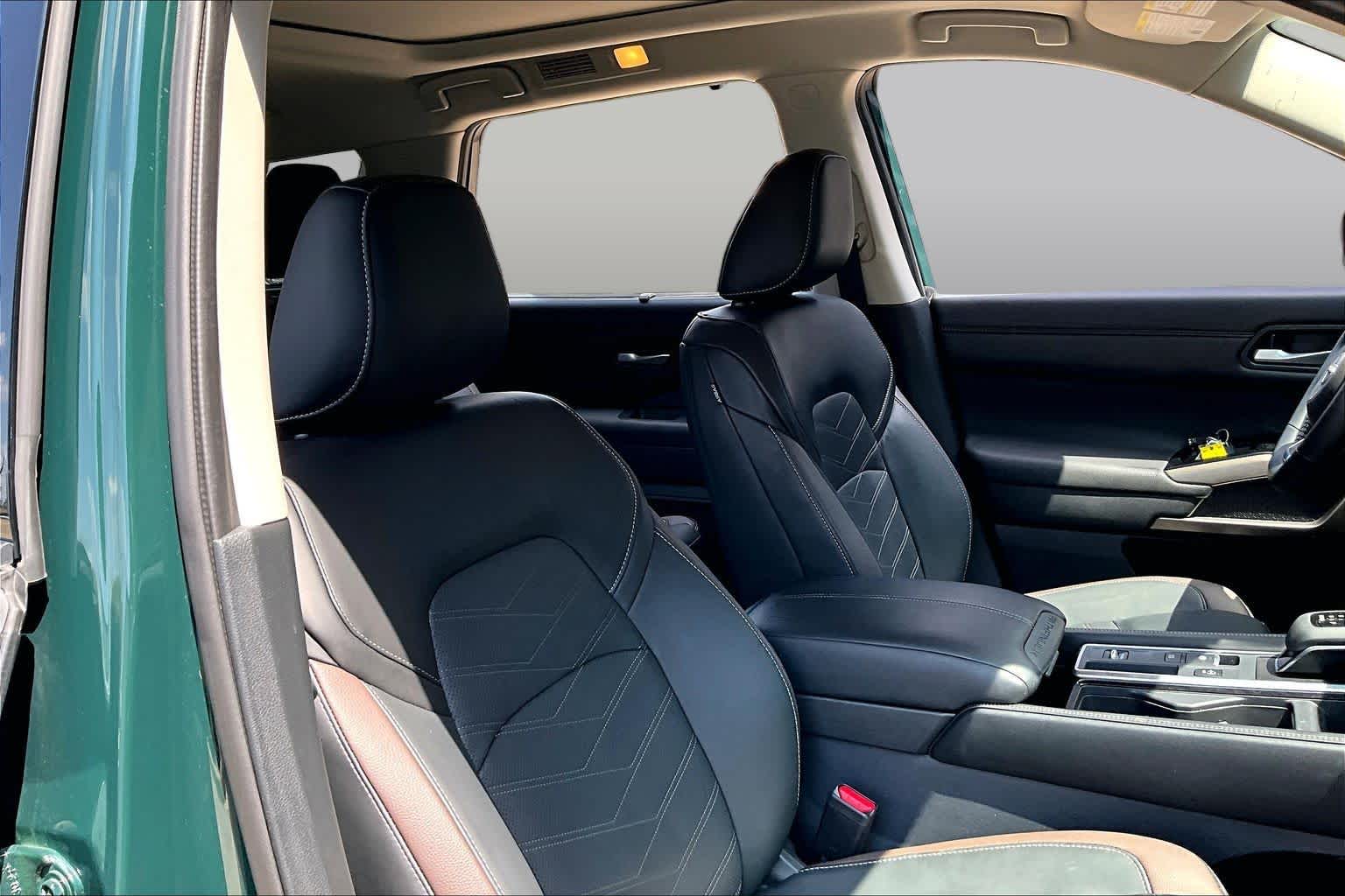 2025 Nissan Pathfinder Platinum Obsidian Green Pearl at Sterling McCall Nissan