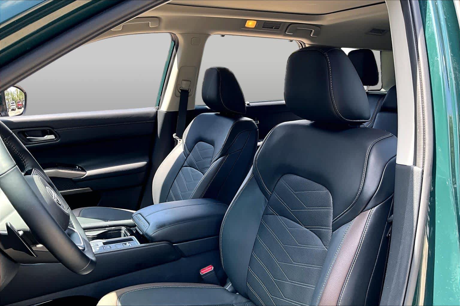 2025 Nissan Pathfinder Platinum Obsidian Green Pearl at Sterling McCall Nissan