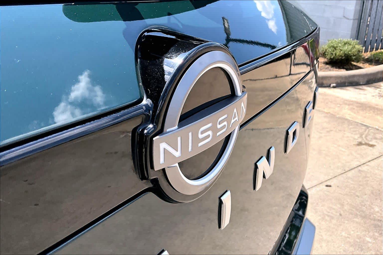 2025 Nissan Pathfinder Platinum Obsidian Green Pearl at Sterling McCall Nissan