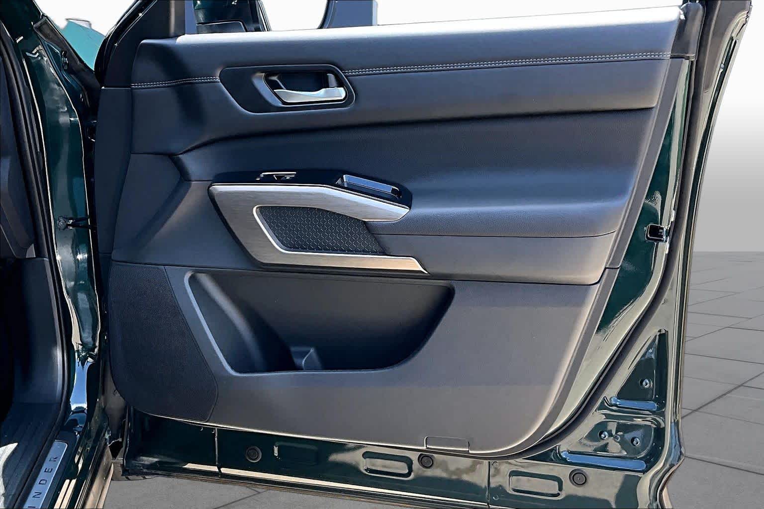 2025 Nissan Pathfinder Platinum Obsidian Green Pearl at Sterling McCall Nissan