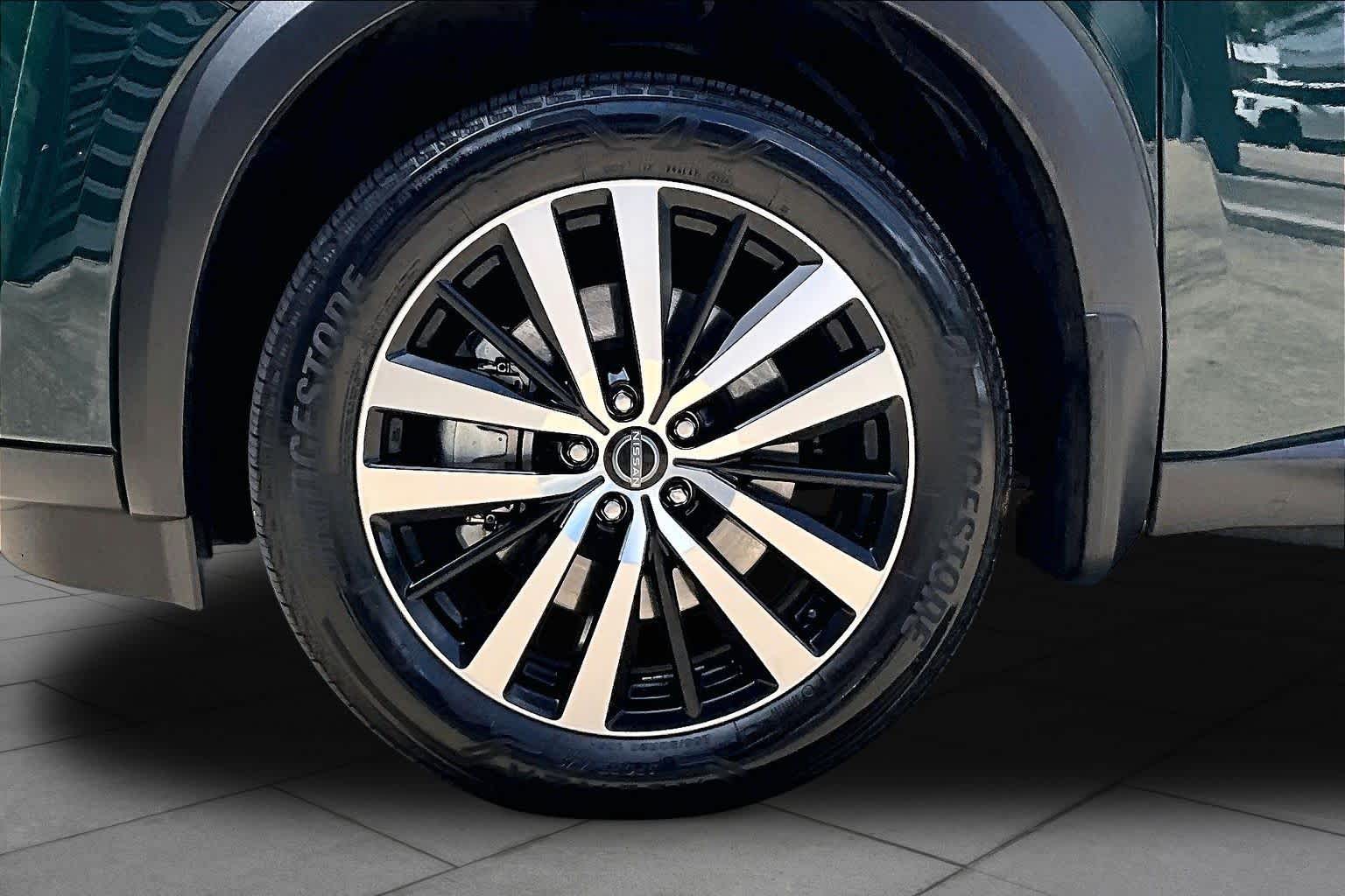 2025 Nissan Pathfinder Platinum Obsidian Green Pearl at Sterling McCall Nissan