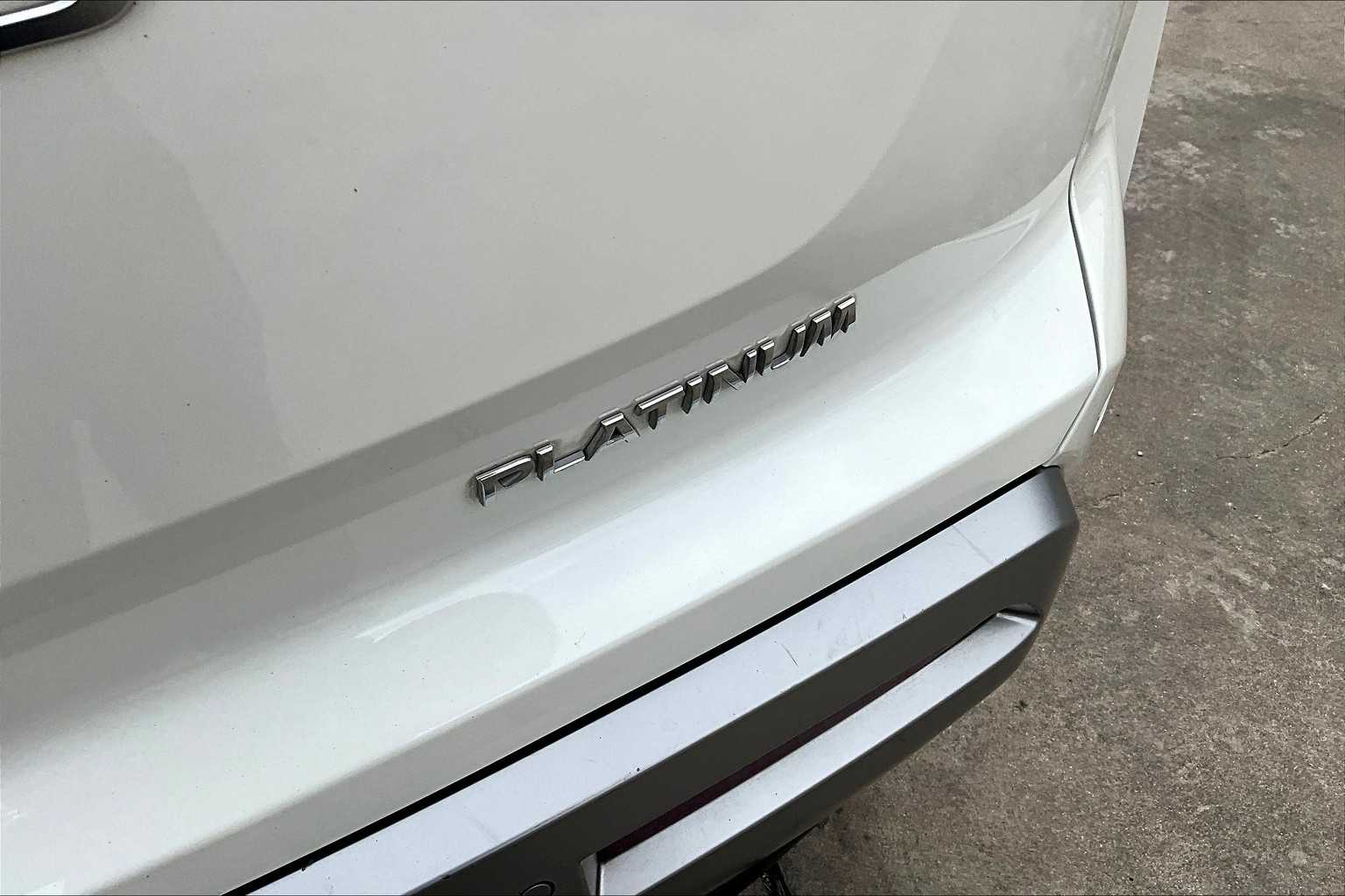 2022 Nissan Pathfinder Platinum Pearl White Tricoat at Sterling McCall Nissan