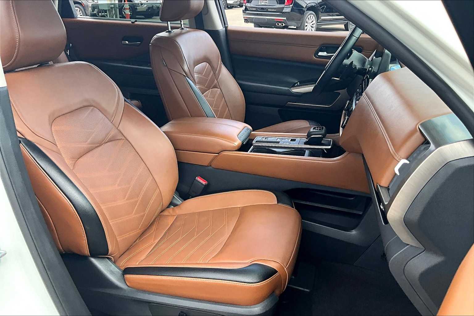 2022 Nissan Pathfinder Platinum Pearl White Tricoat at Sterling McCall Nissan