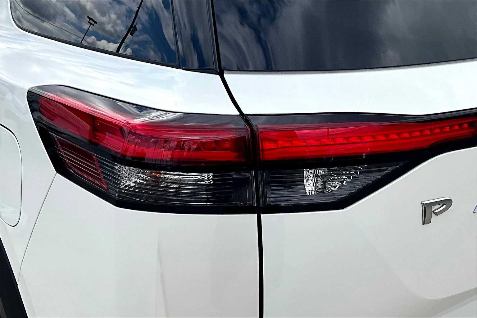 2022 Nissan Pathfinder Platinum Pearl White Tricoat at Sterling McCall Nissan