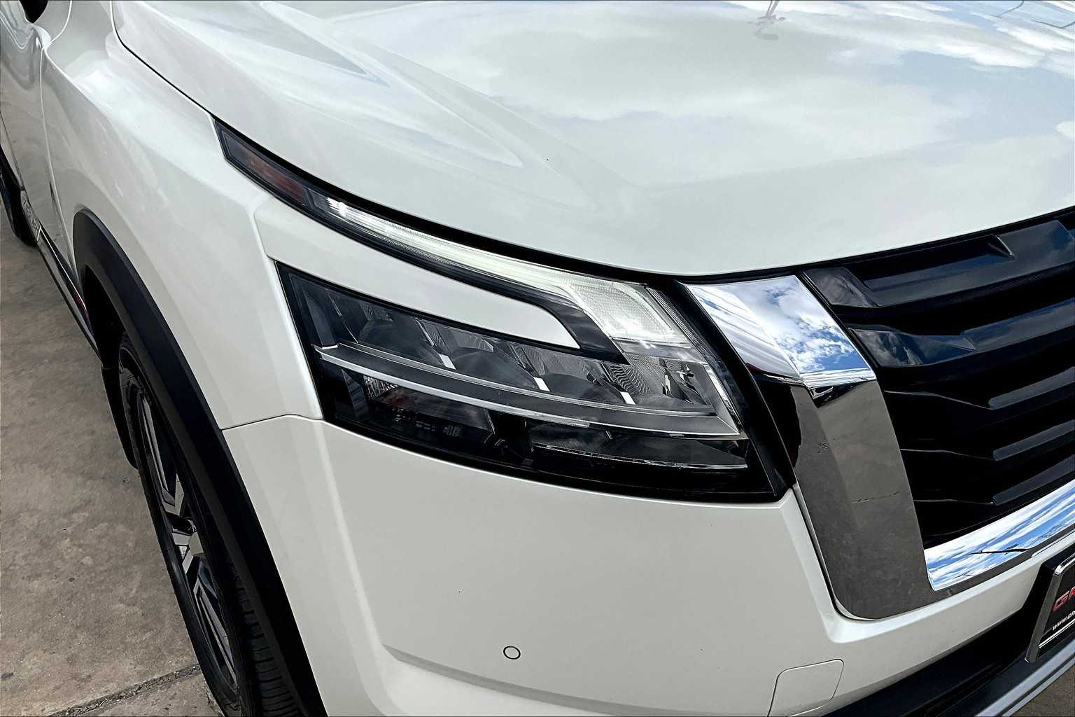 2022 Nissan Pathfinder Platinum Pearl White Tricoat at Sterling McCall Nissan