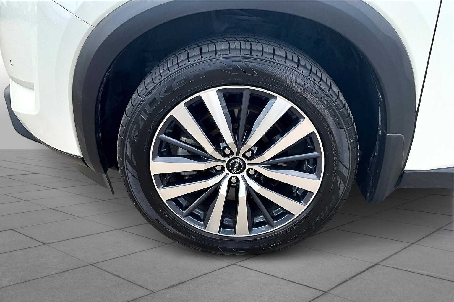 2022 Nissan Pathfinder Platinum Pearl White Tricoat at Sterling McCall Nissan