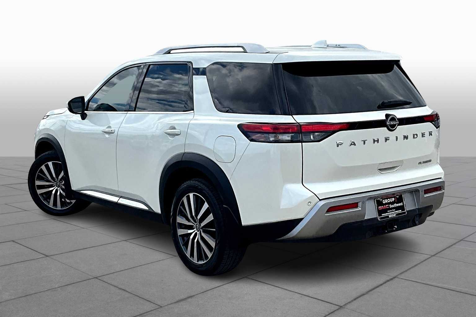 2022 Nissan Pathfinder Platinum Pearl White Tricoat at Sterling McCall Nissan