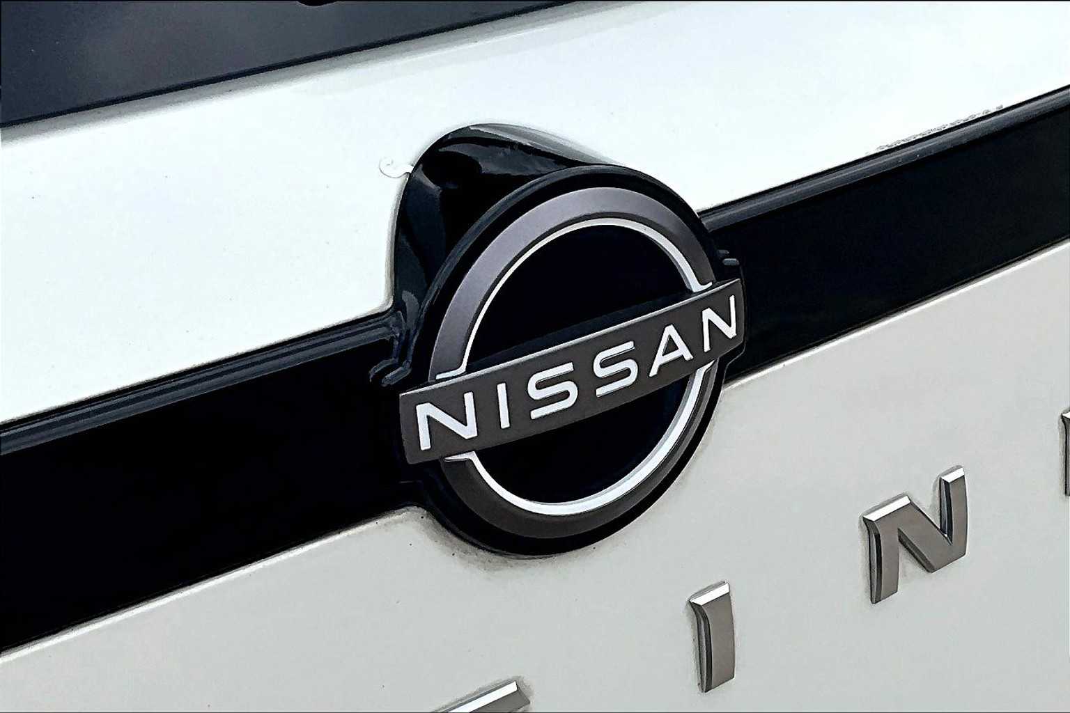 2022 Nissan Pathfinder Platinum Pearl White Tricoat at Sterling McCall Nissan
