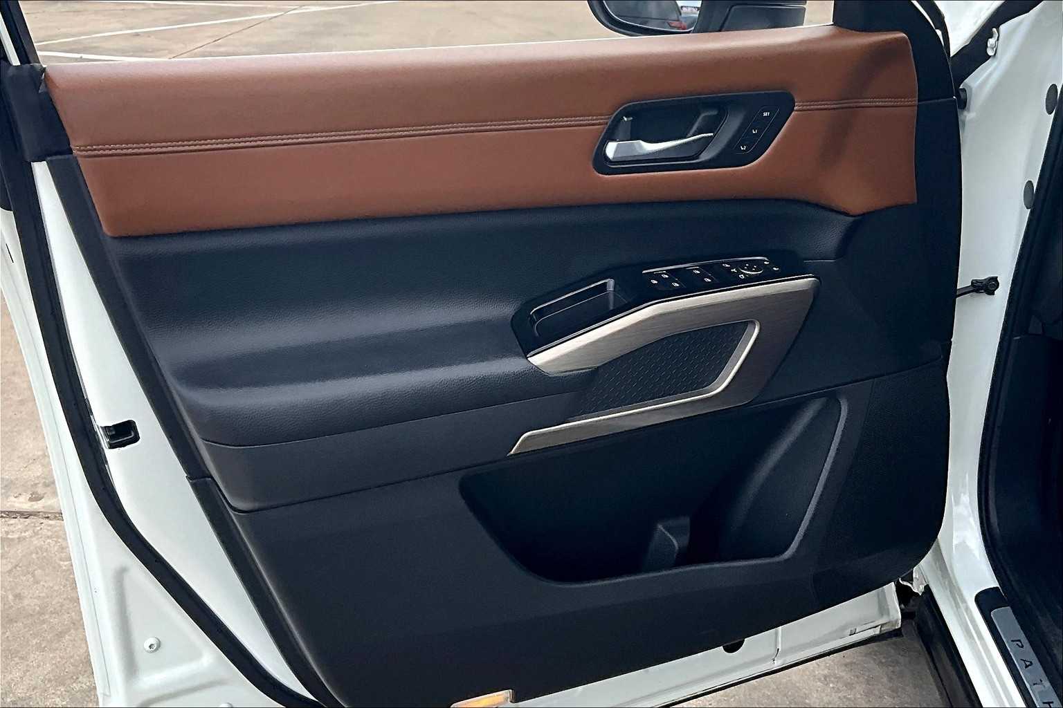 2022 Nissan Pathfinder Platinum Pearl White Tricoat at Sterling McCall Nissan