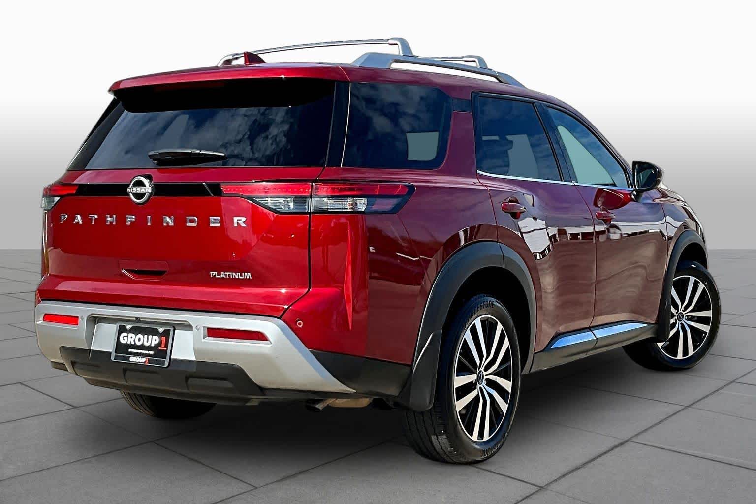 2023 Nissan Pathfinder Platinum - 11