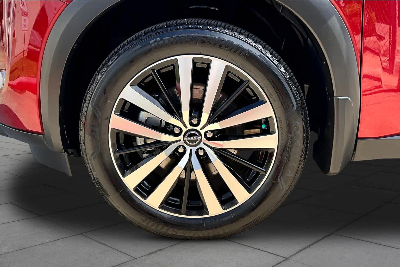 2023 Nissan Pathfinder Platinum - 9
