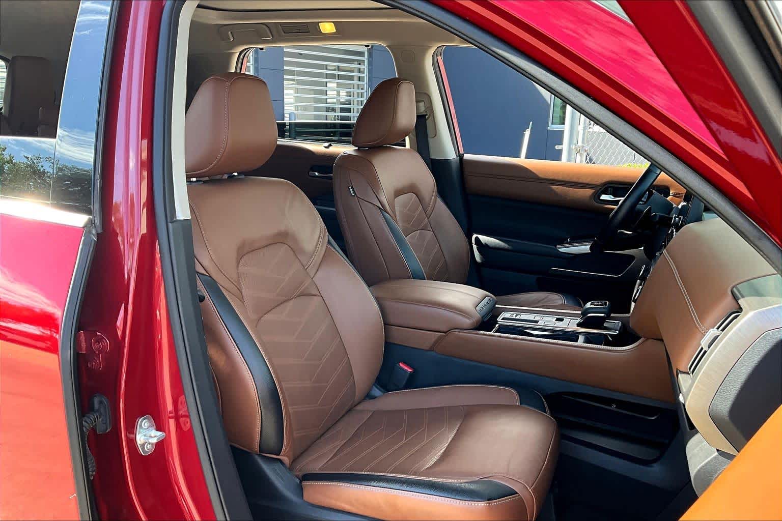 2023 Nissan Pathfinder Platinum - 8