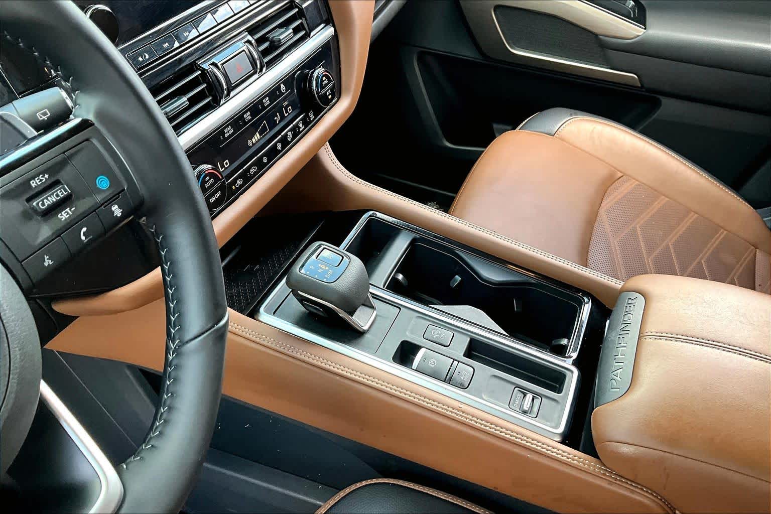 2025 Nissan Pathfinder Platinum Everest White Pearl Tricoat at Sterling McCall Nissan