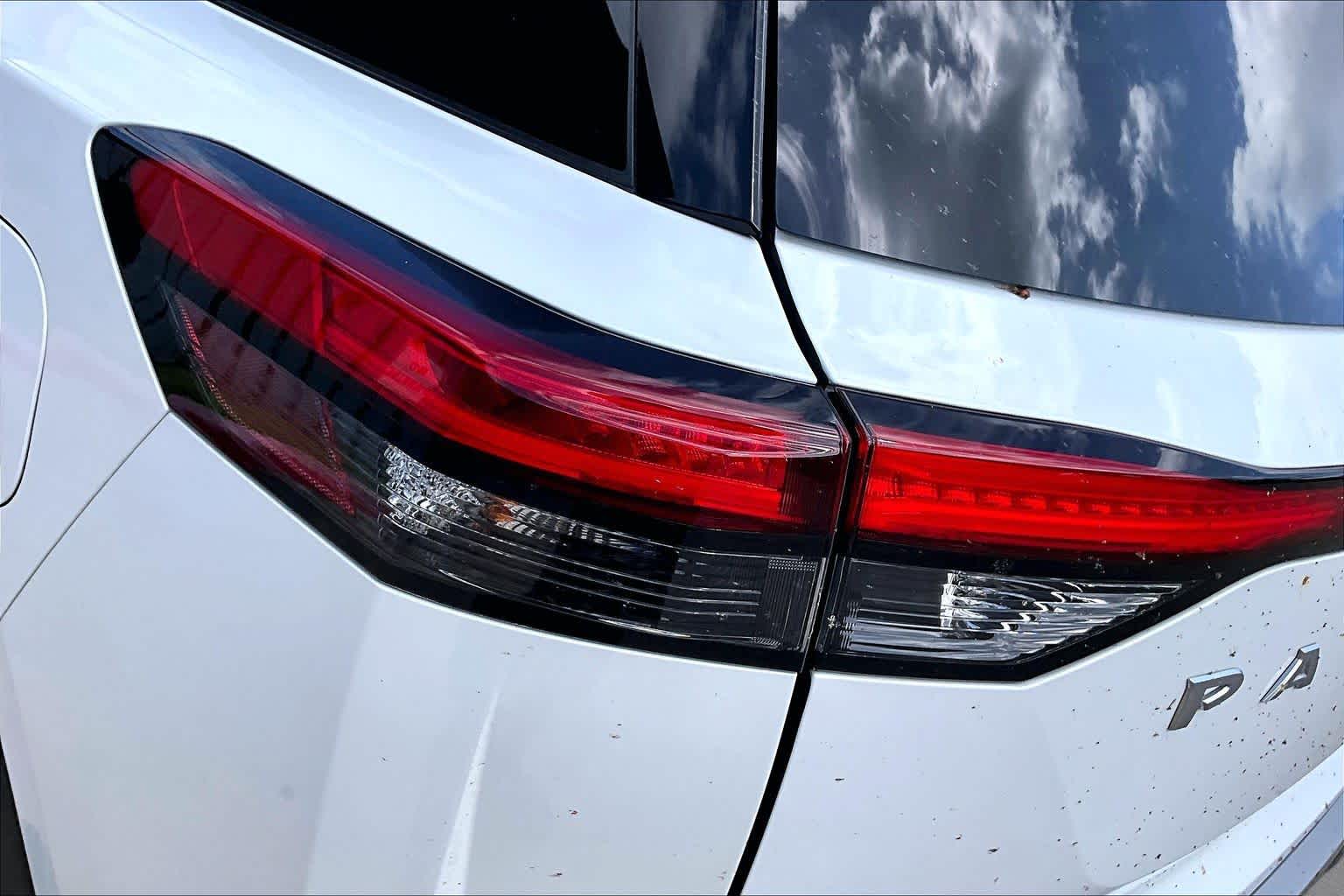 2025 Nissan Pathfinder Platinum Everest White Pearl Tricoat at Sterling McCall Nissan