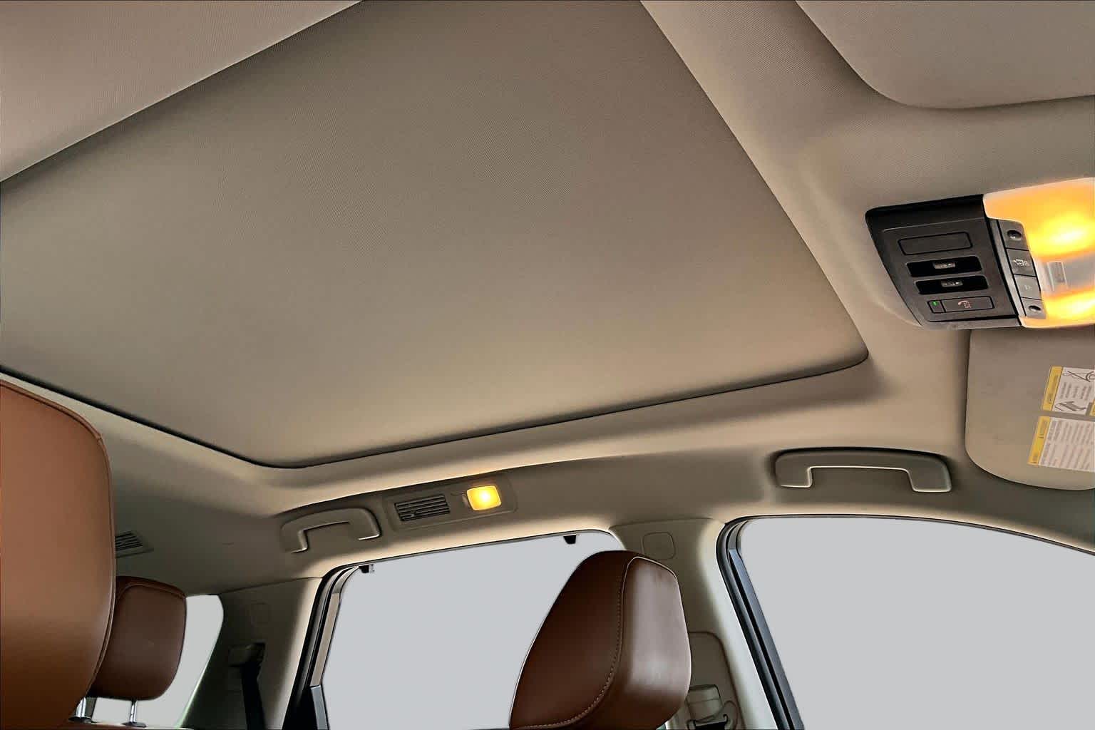 2025 Nissan Pathfinder Platinum Everest White Pearl Tricoat at Sterling McCall Nissan